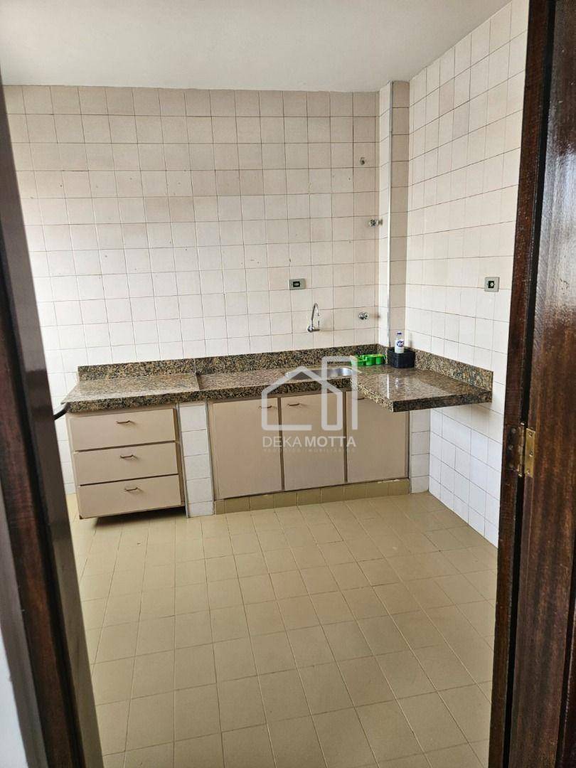 Apartamento à venda com 3 quartos, 117m² - Foto 13