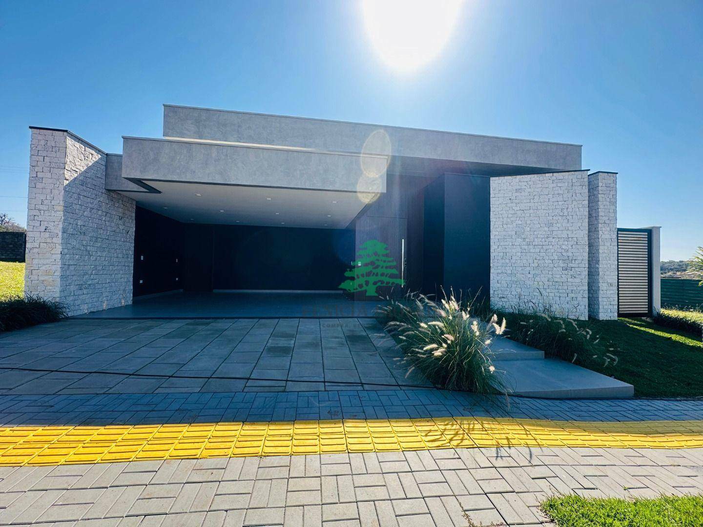 Casa à venda com 3 quartos, 266m² - Foto 1