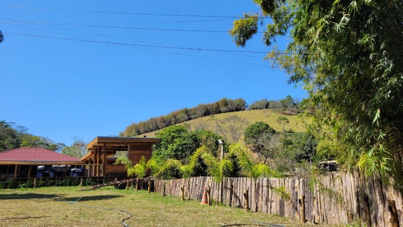 Chácara à venda com 1 quarto, 150m² - Foto 2
