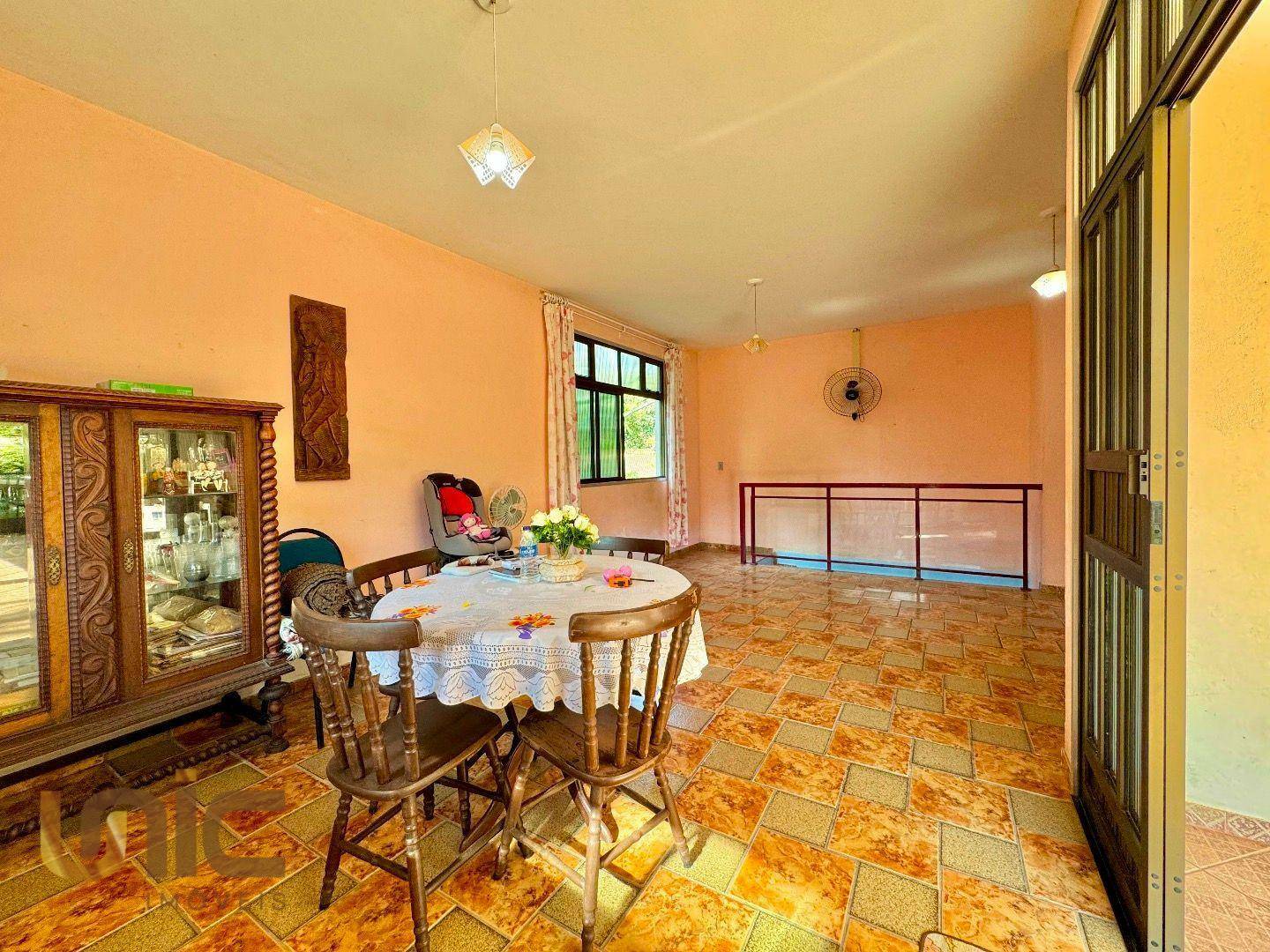 Casa de Condomínio à venda com 4 quartos, 240m² - Foto 8