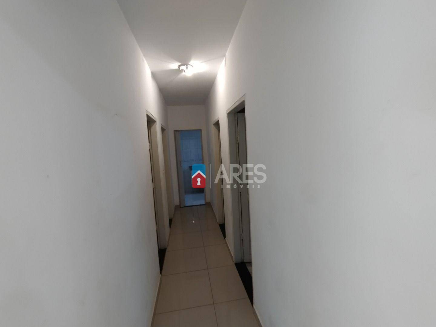 Casa à venda com 4 quartos, 300m² - Foto 3