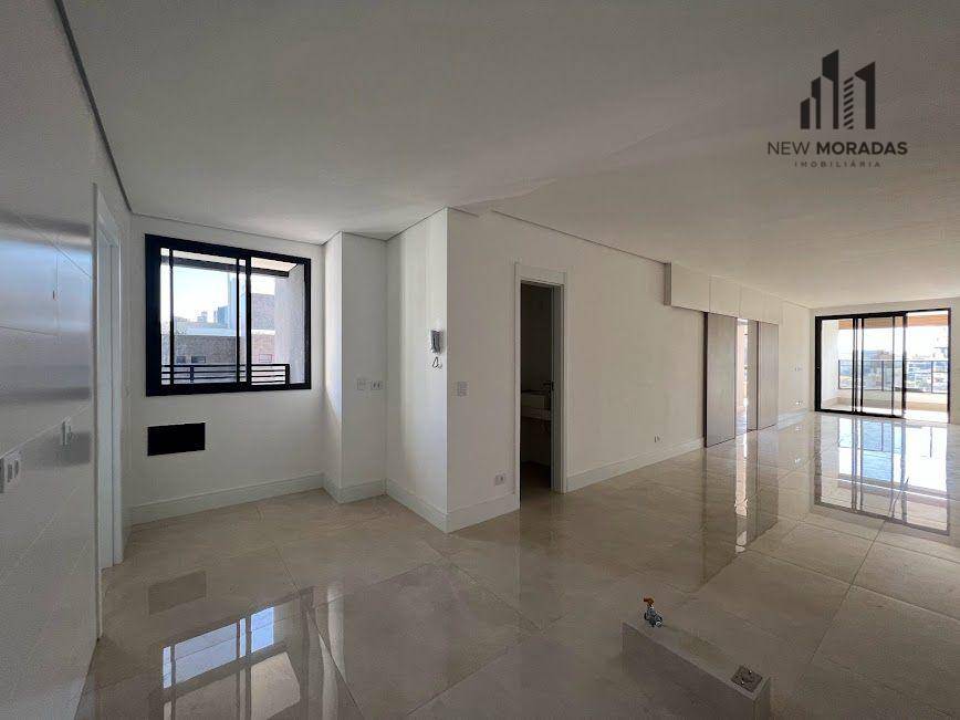 Apartamento à venda com 3 quartos, 117m² - Foto 1