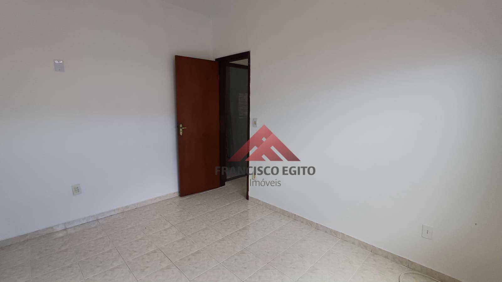 Casa à venda com 2 quartos, 78m² - Foto 14