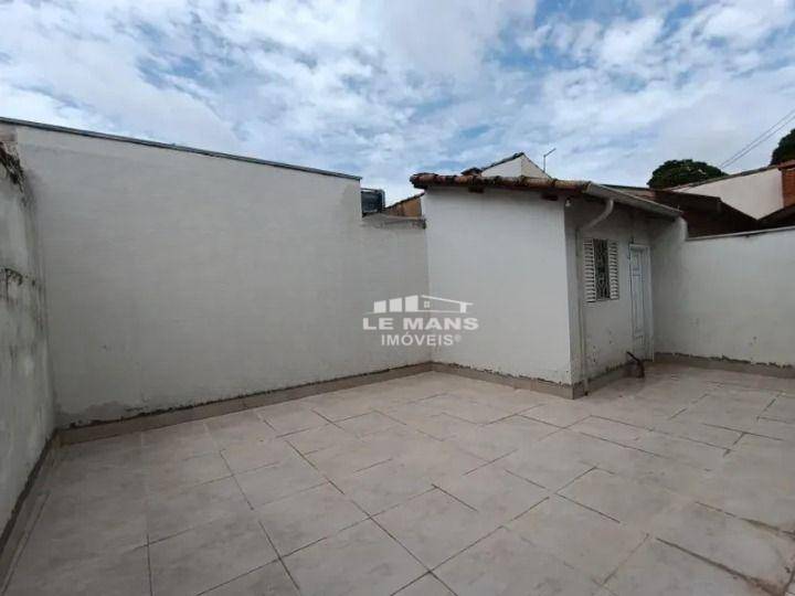 Casa para alugar com 3 quartos, 190m² - Foto 2