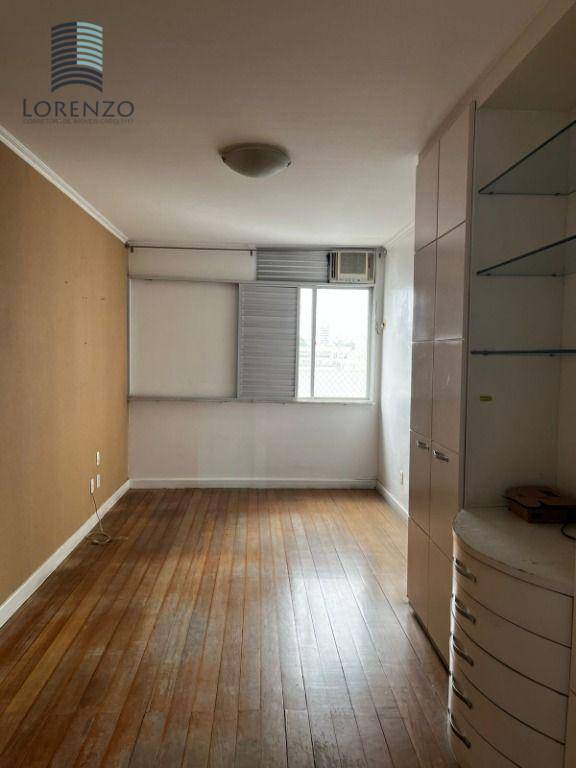 Apartamento à venda com 4 quartos, 215m² - Foto 18