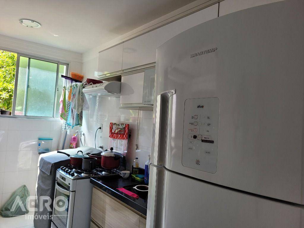 Apartamento à venda com 2 quartos, 56m² - Foto 2