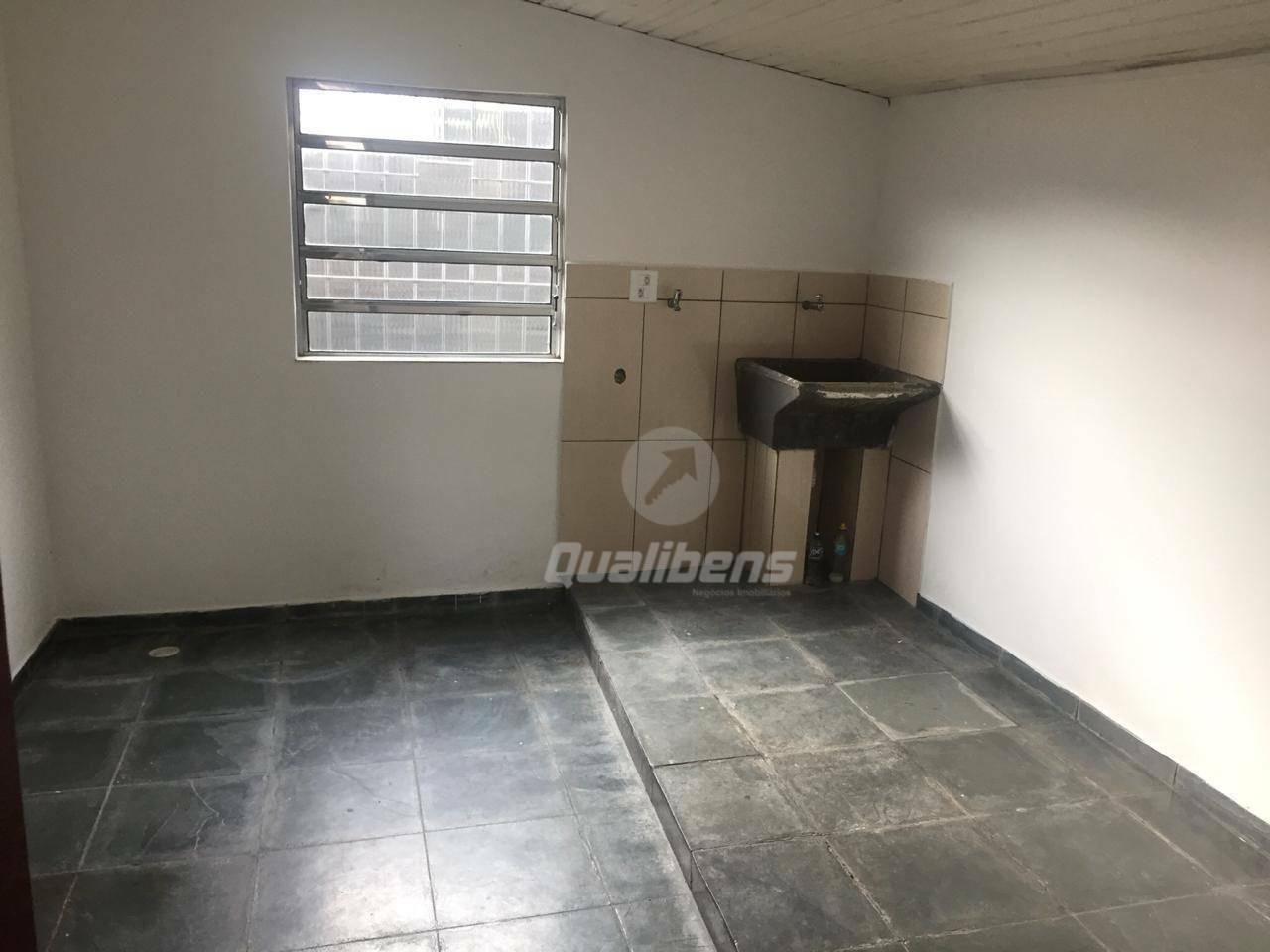 Casa à venda com 2 quartos, 300m² - Foto 13