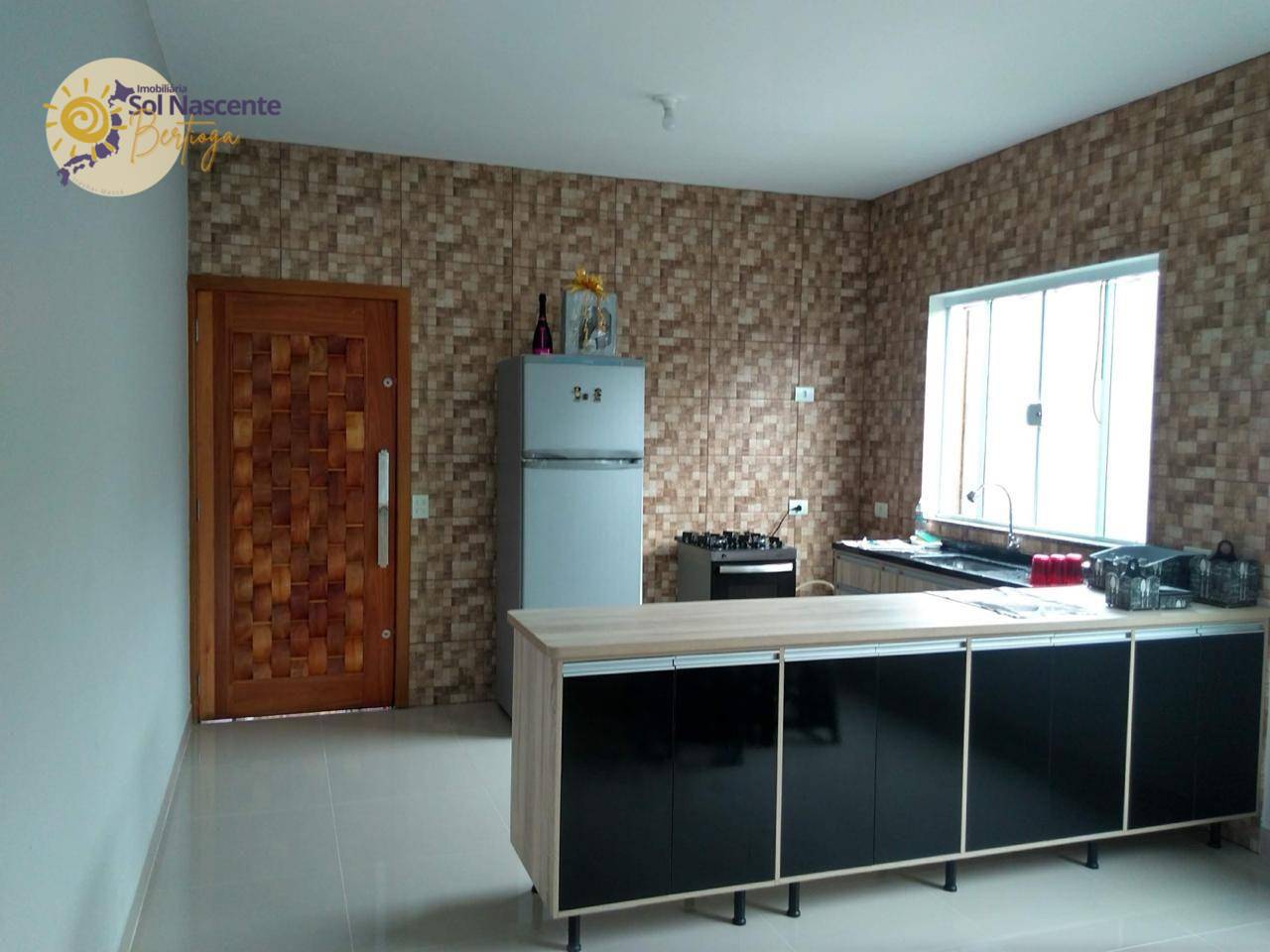 Casa para alugar com 2 quartos, 300m² - Foto 1