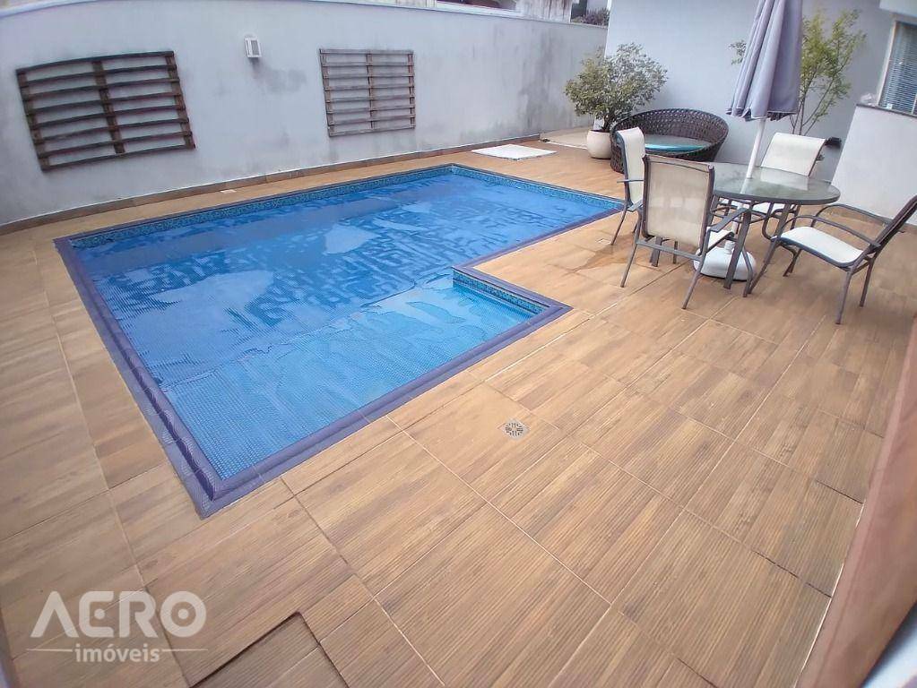 Casa à venda e aluguel com 3 quartos, 230m² - Foto 14