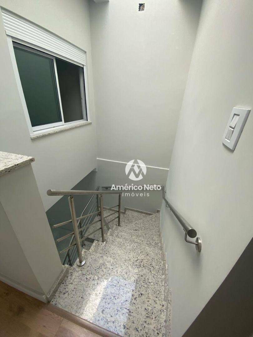 Sobrado à venda com 3 quartos, 175m² - Foto 2