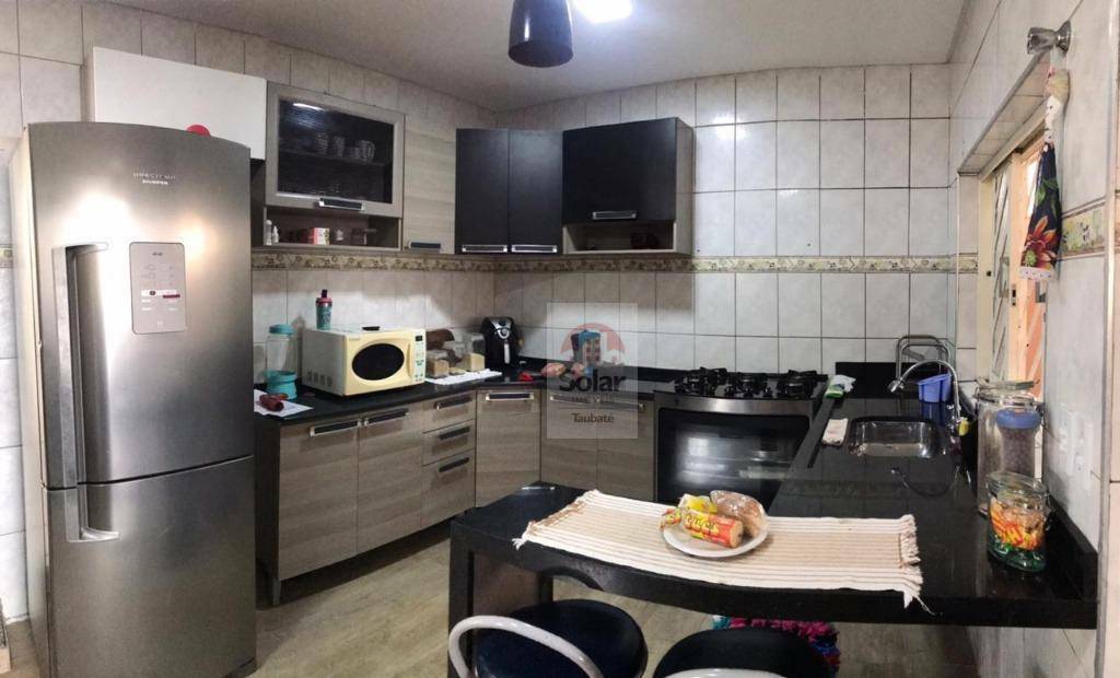 Casa à venda com 4 quartos, 210m² - Foto 2