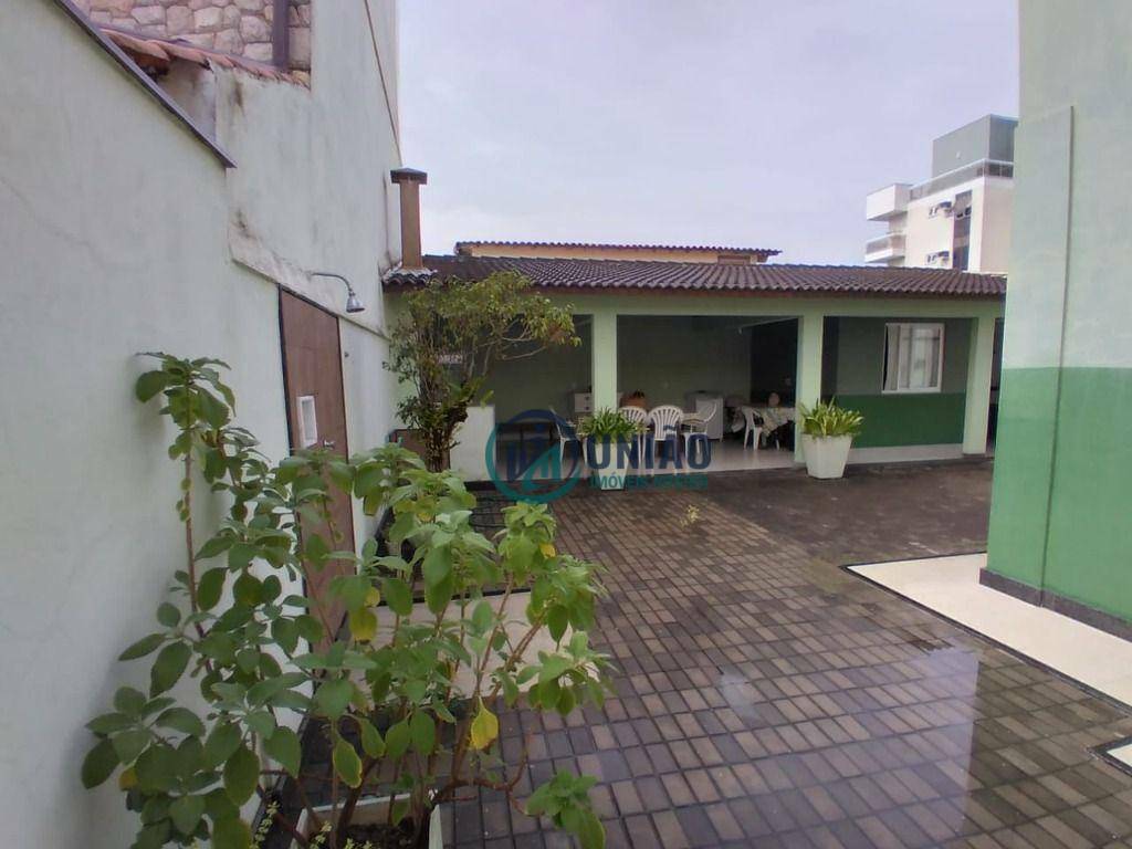 Casa à venda com 3 quartos, 250m² - Foto 2