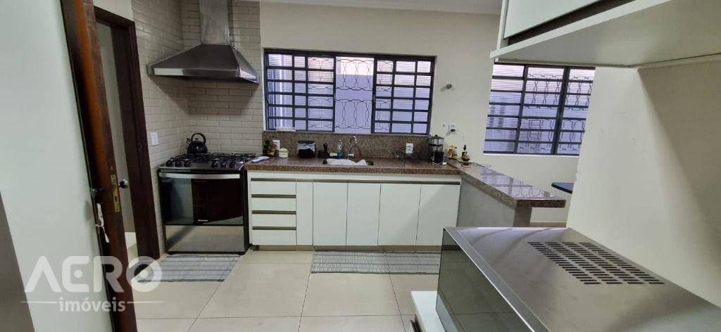 Casa à venda com 3 quartos, 280m² - Foto 8