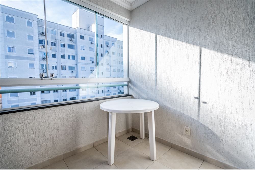 Apartamento à venda com 1 quarto, 58m² - Foto 2