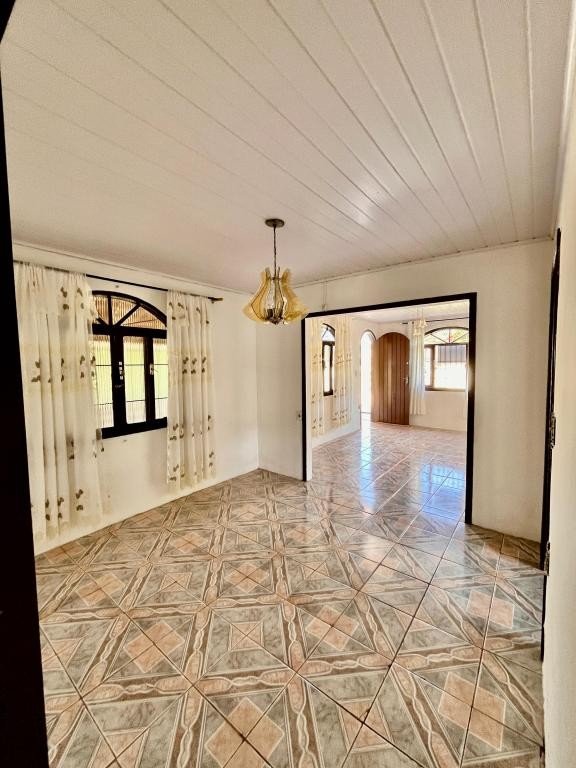 Casa à venda com 2 quartos, 240m² - Foto 2