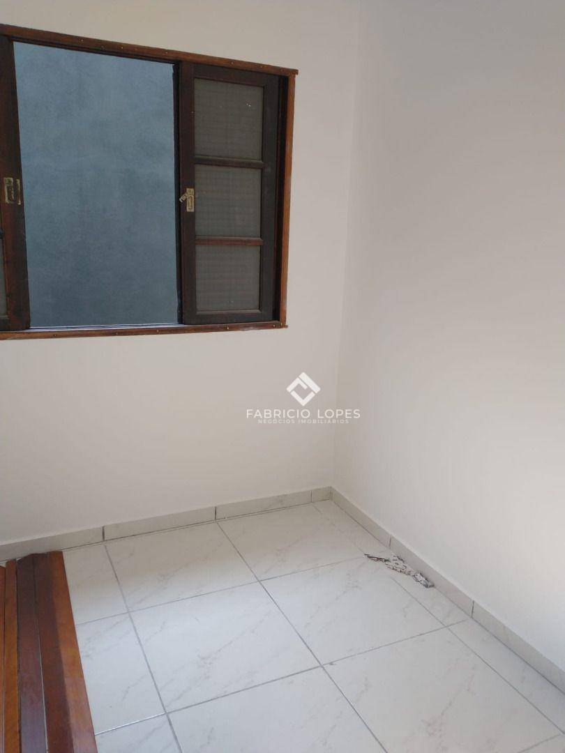 Casa à venda com 3 quartos, 70m² - Foto 4