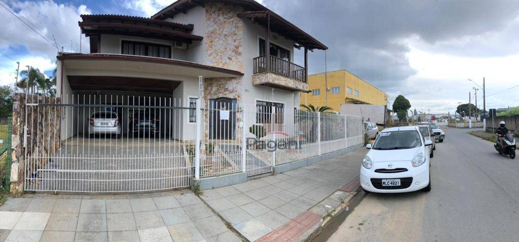 Casa para alugar com 4 quartos, 450m² - Foto 1