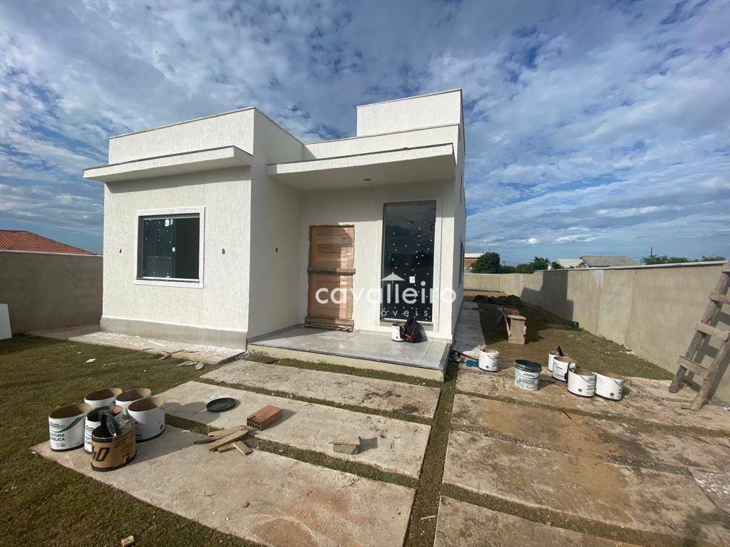 Casa à venda com 2 quartos, 80m² - Foto 1