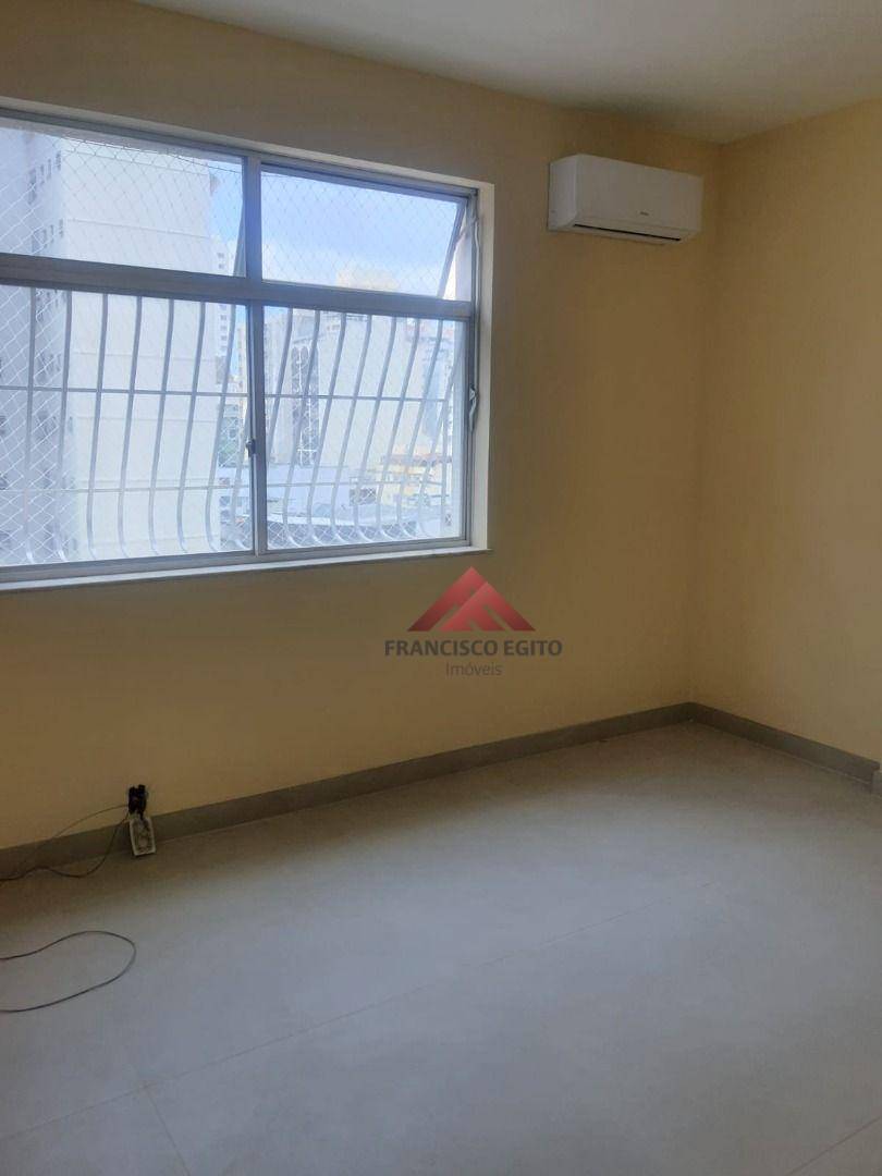 Apartamento à venda com 3 quartos, 130m² - Foto 2