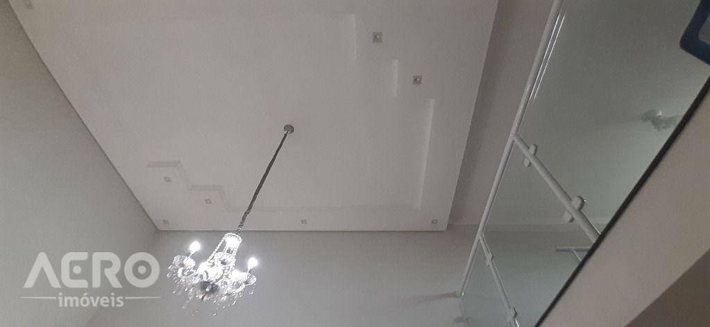 Casa à venda com 3 quartos, 169m² - Foto 14