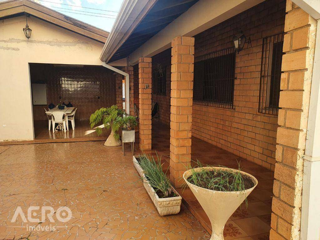 Casa à venda com 4 quartos, 342m² - Foto 5