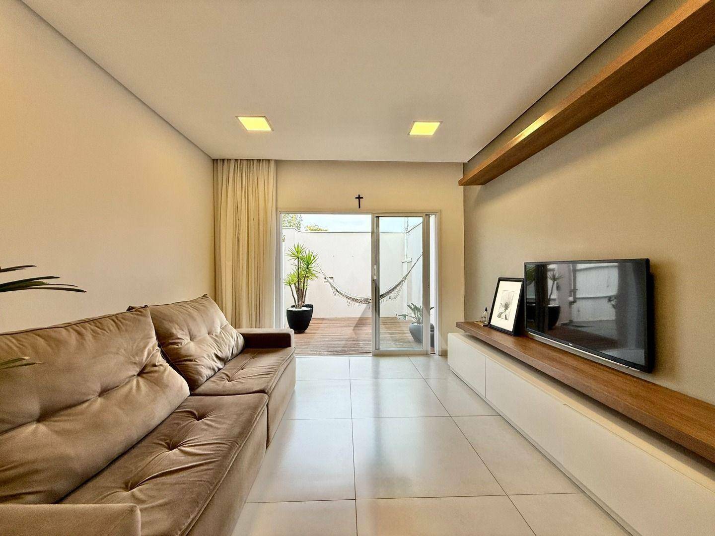 Casa à venda com 4 quartos, 215m² - Foto 9