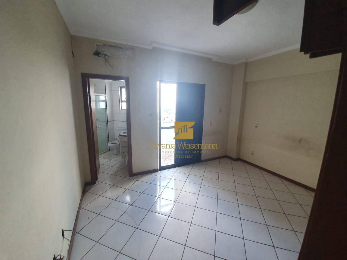 Apartamento à venda com 3 quartos, 161m² - Foto 7