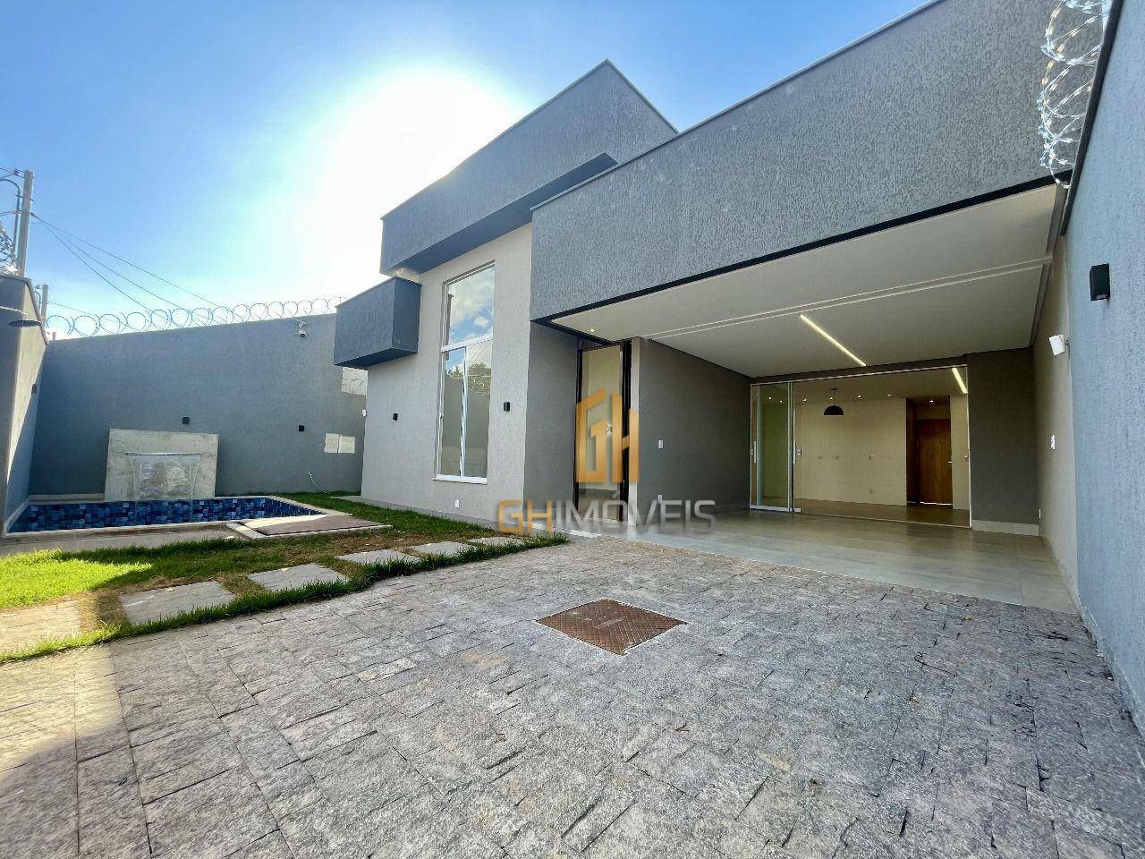 Casa à venda com 3 quartos, 132m² - Foto 1