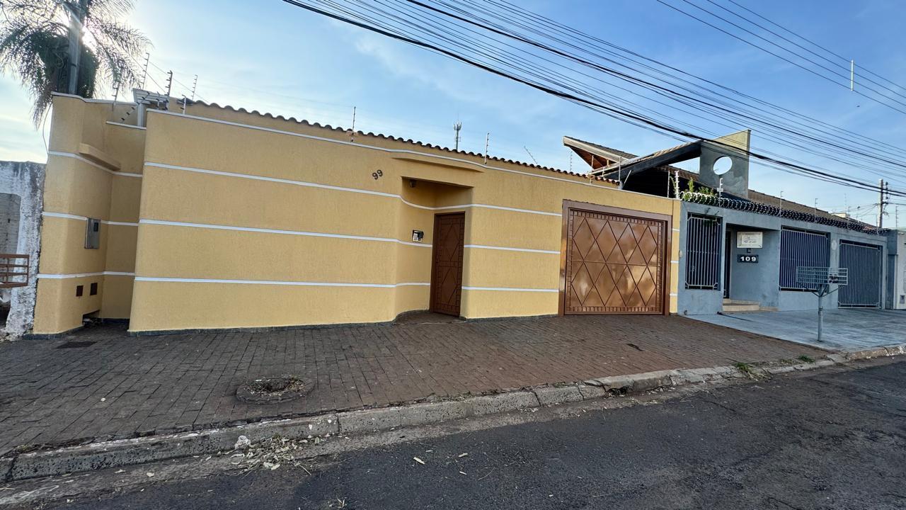 Casa à venda com 4 quartos, 420m² - Foto 1