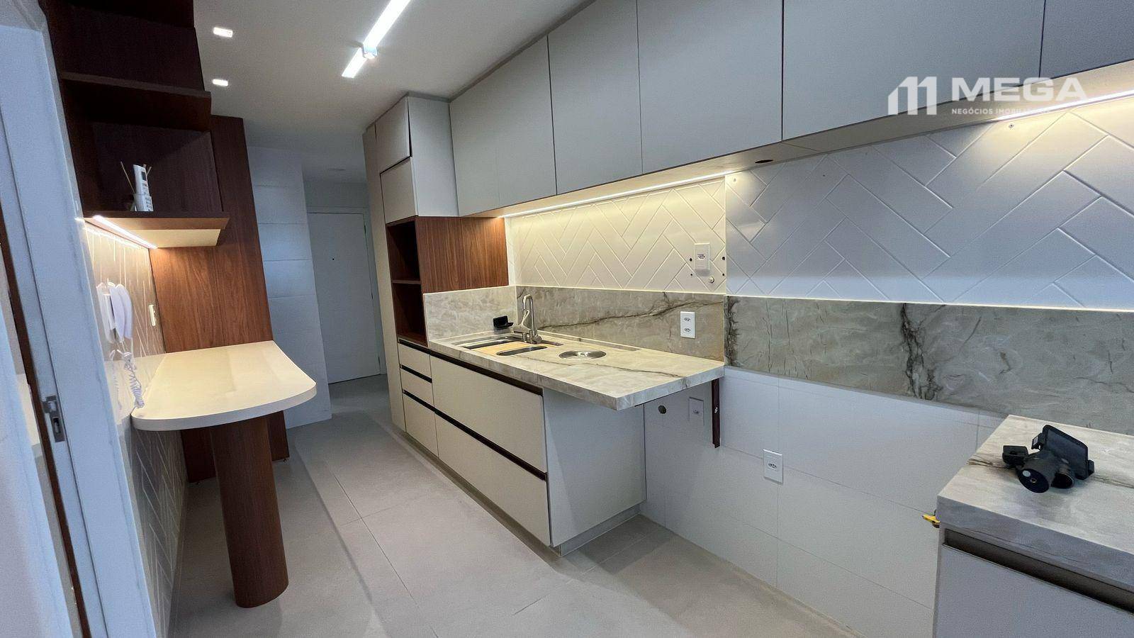 Apartamento à venda com 3 quartos, 135m² - Foto 1