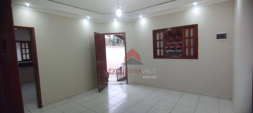 Casa à venda com 2 quartos, 70m² - Foto 3