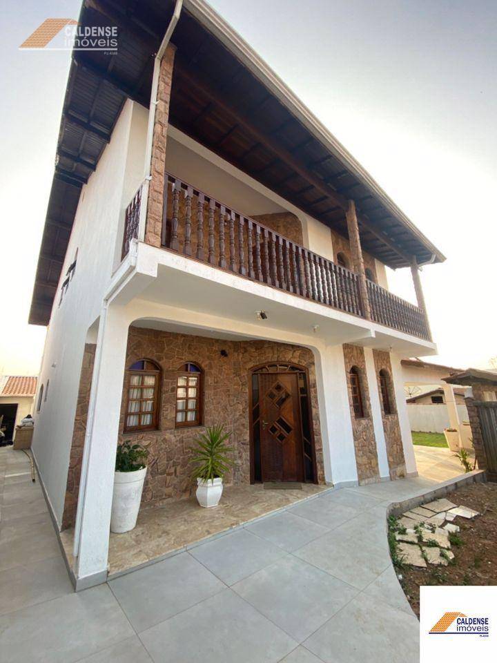 Casa, 3 quartos, 231 m² - Foto 1