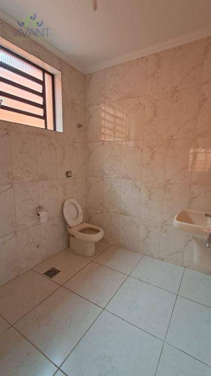 Casa para alugar com 4 quartos, 280m² - Foto 32