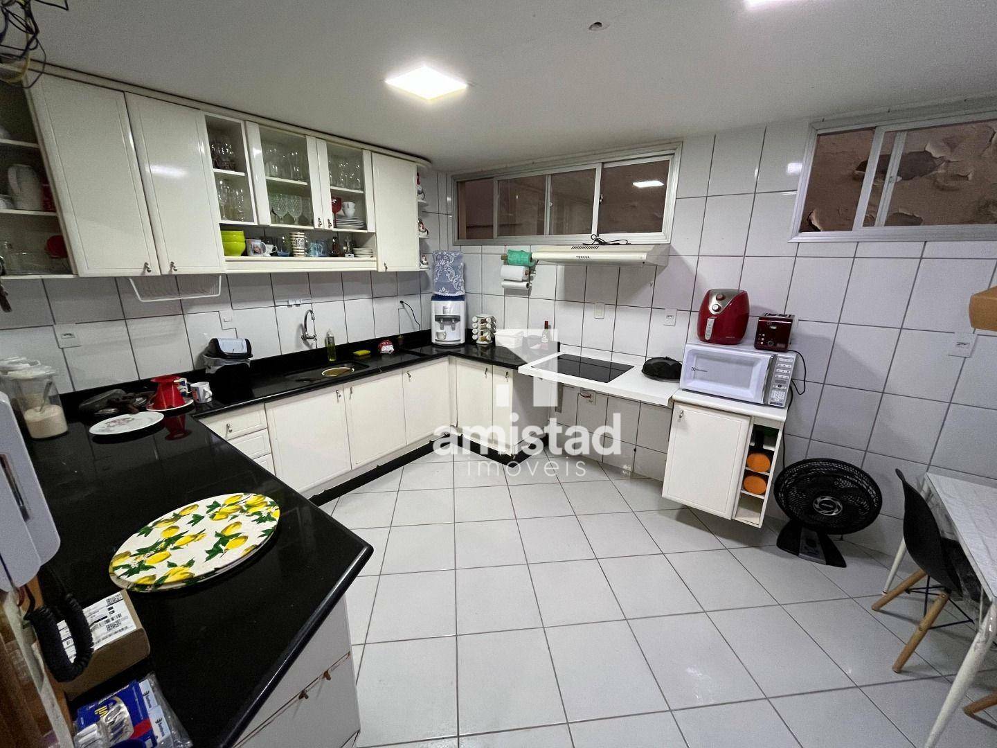 Casa à venda com 5 quartos, 235m² - Foto 8