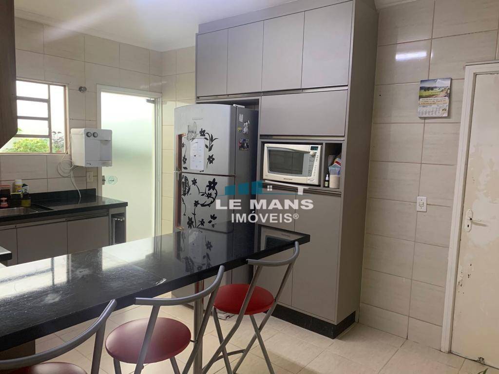 Casa à venda com 2 quartos, 106m² - Foto 1