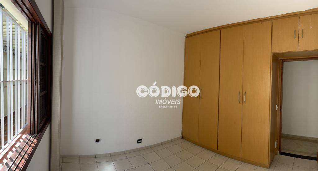 Casa à venda e aluguel com 3 quartos, 235m² - Foto 14