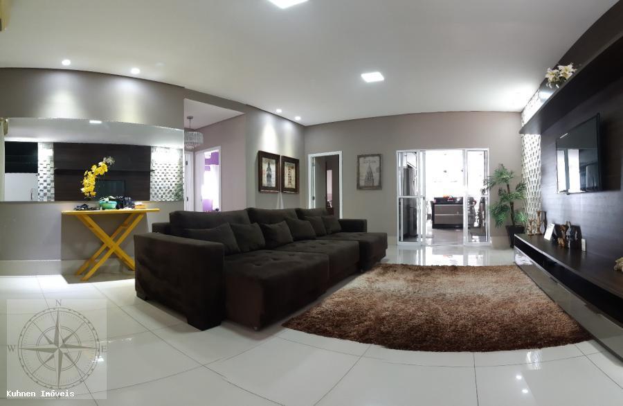 Casa à venda com 3 quartos, 140m² - Foto 1