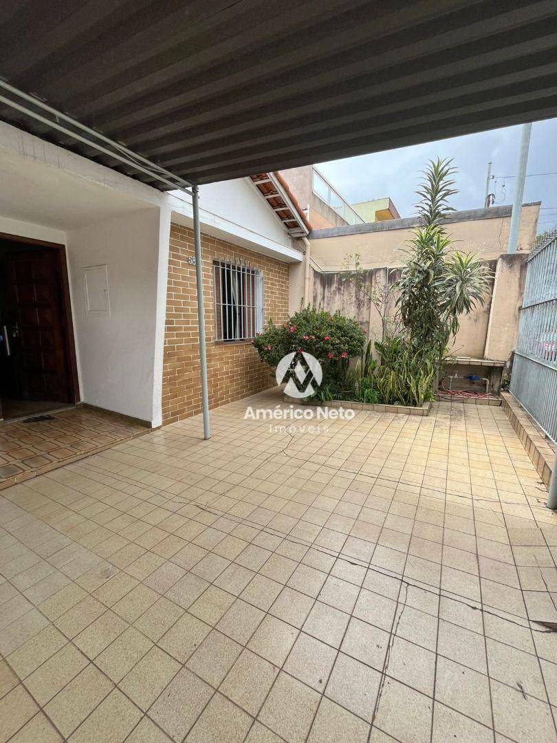 Casa à venda com 2 quartos, 60m² - Foto 2