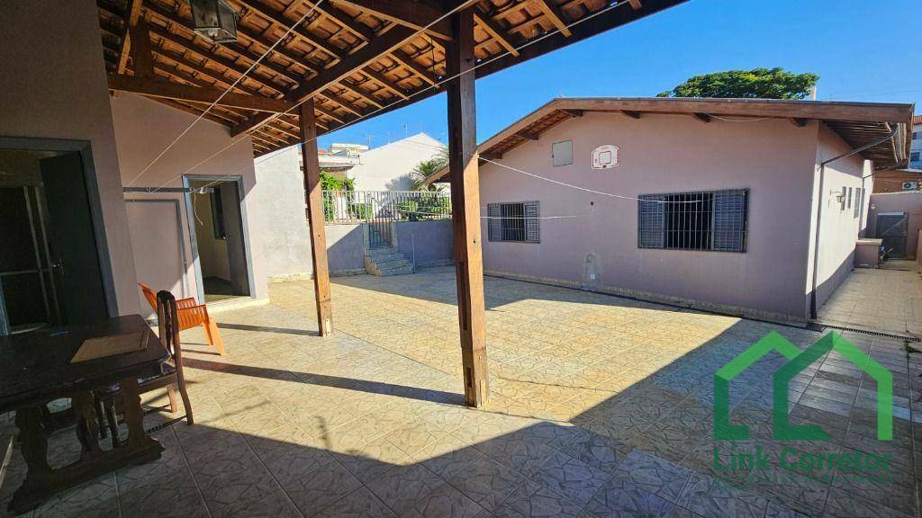 Casa à venda com 3 quartos, 326m² - Foto 27