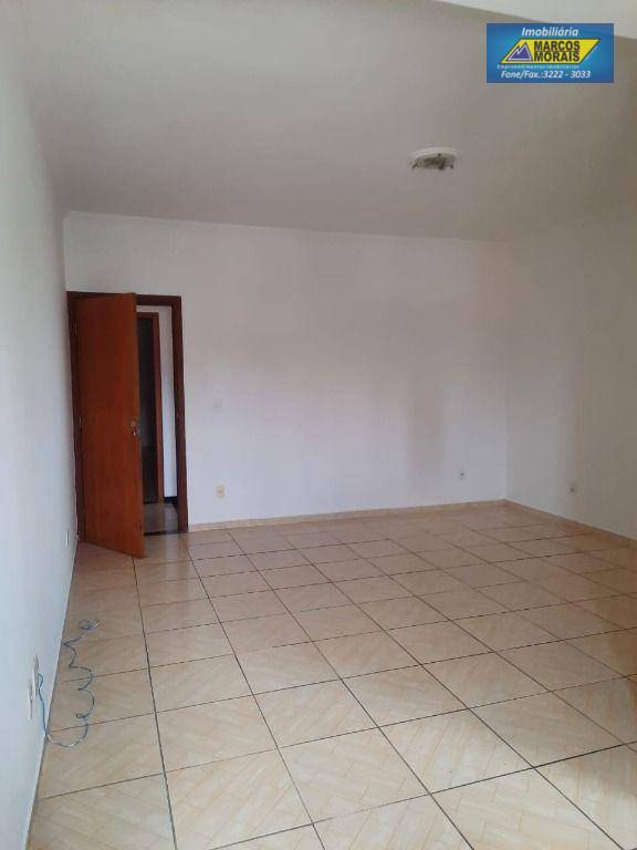 Casa à venda com 4 quartos, 300m² - Foto 22