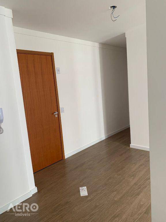 Apartamento à venda com 2 quartos, 60m² - Foto 11