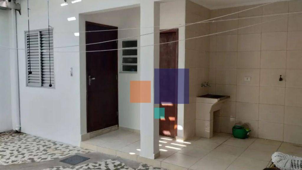 Casa para alugar com 5 quartos, 140m² - Foto 13