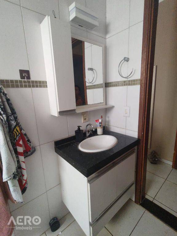 Casa à venda com 2 quartos, 135m² - Foto 4