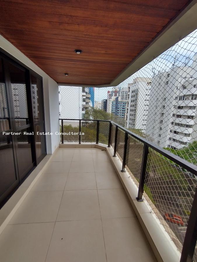 Apartamento à venda com 3 quartos, 198m² - Foto 1