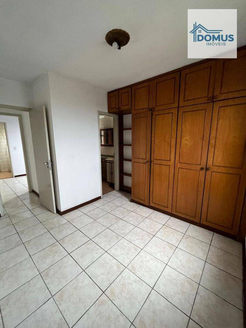 Apartamento para alugar com 3 quartos, 115m² - Foto 9