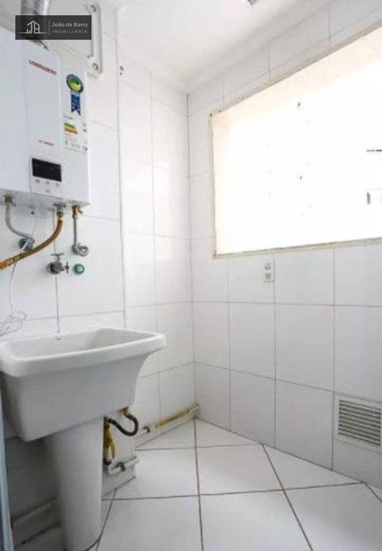 Apartamento para alugar com 2 quartos, 64m² - Foto 9