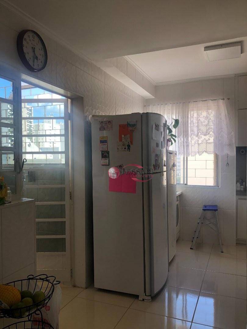 Apartamento à venda com 3 quartos, 137m² - Foto 10