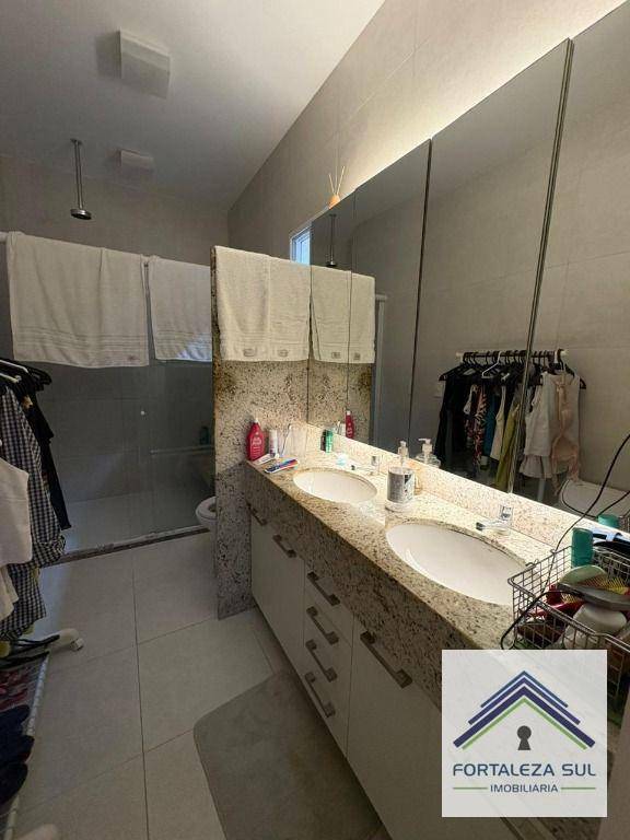 Casa de Condomínio à venda com 5 quartos, 307m² - Foto 22