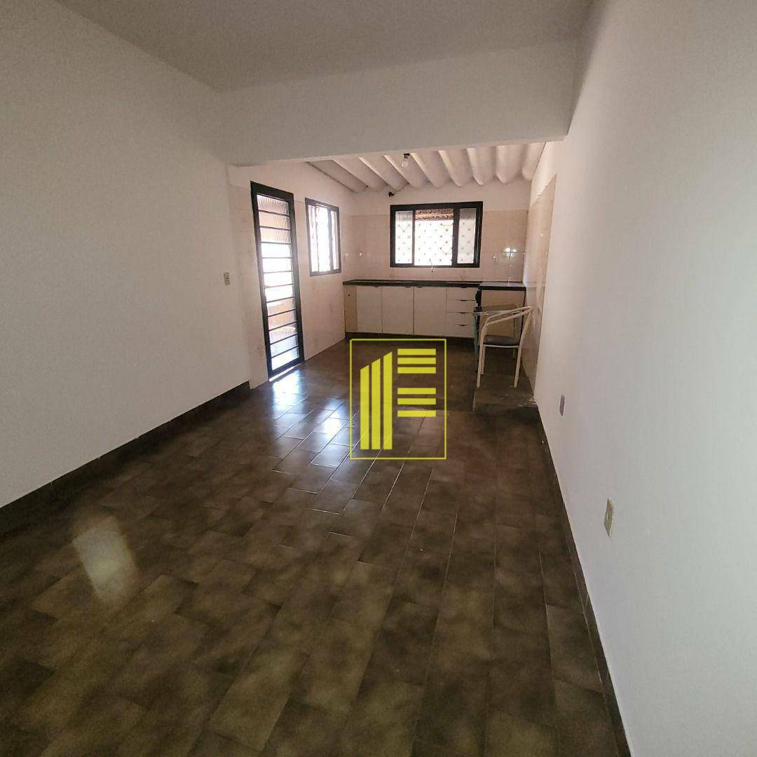 Casa para alugar com 2 quartos, 70m² - Foto 11