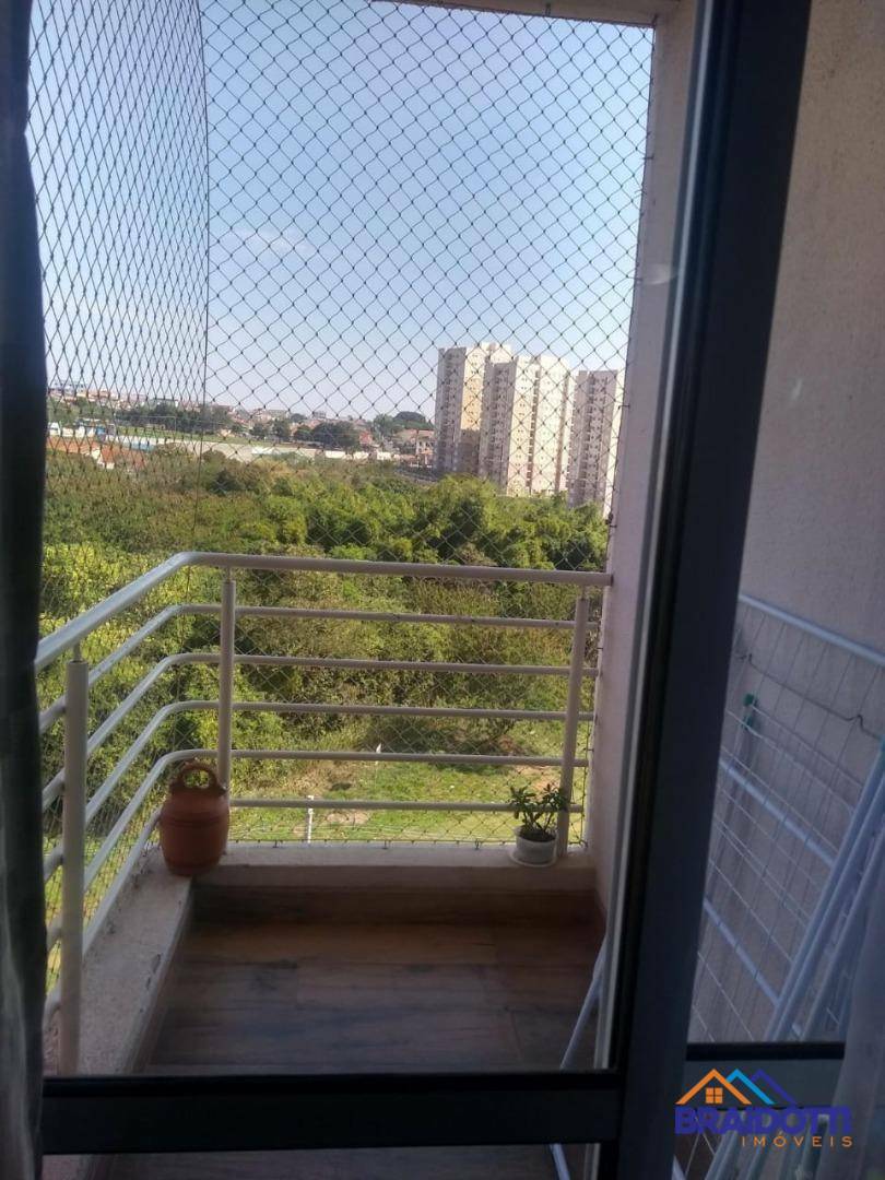 Apartamento à venda com 3 quartos, 60m² - Foto 2